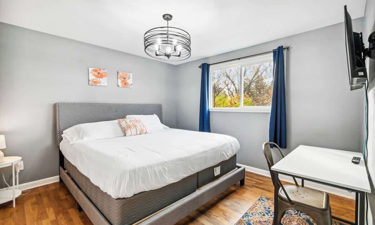 Photo of Bedroom in Lansing