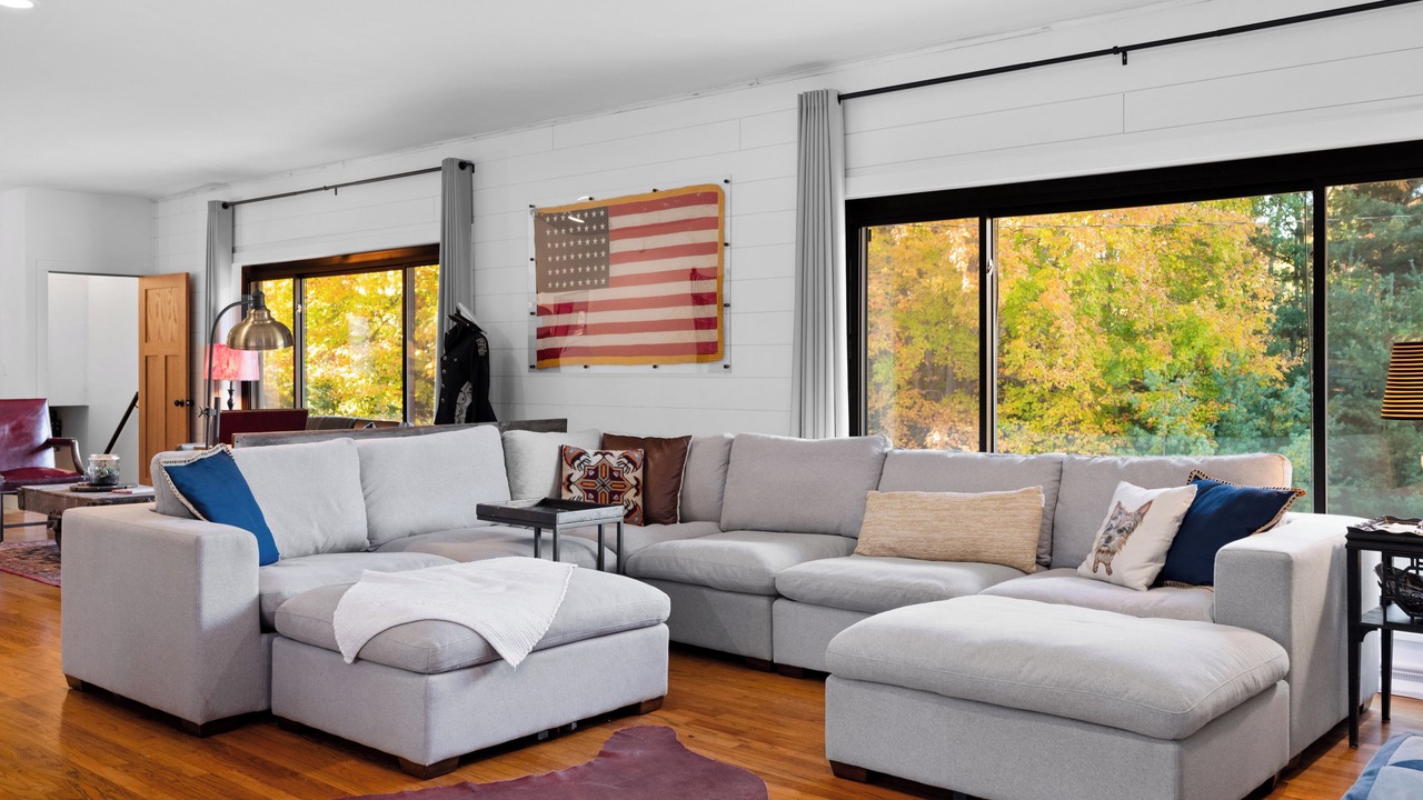 Photo of Livingroom in Maple City