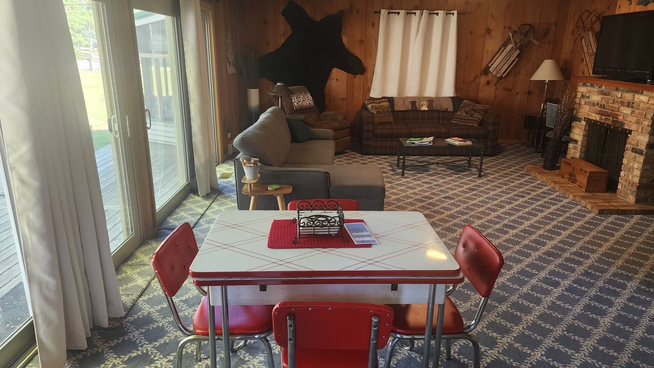 Photo of Livingroom in Canadian Lakes