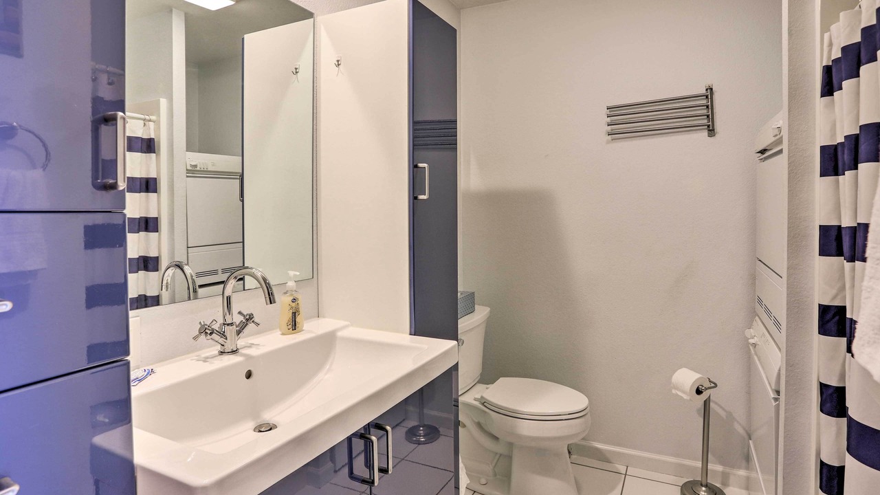 Photo of Bathroom in Oak Harbor