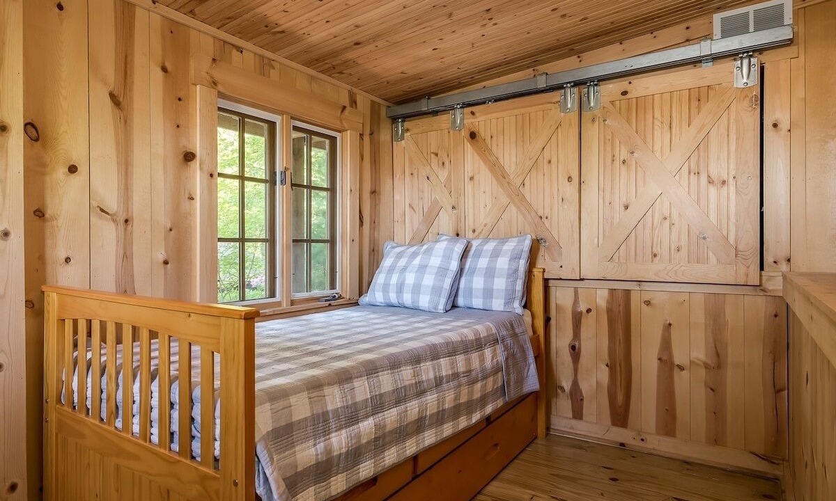 Photo of Bedroom in Saugatuck