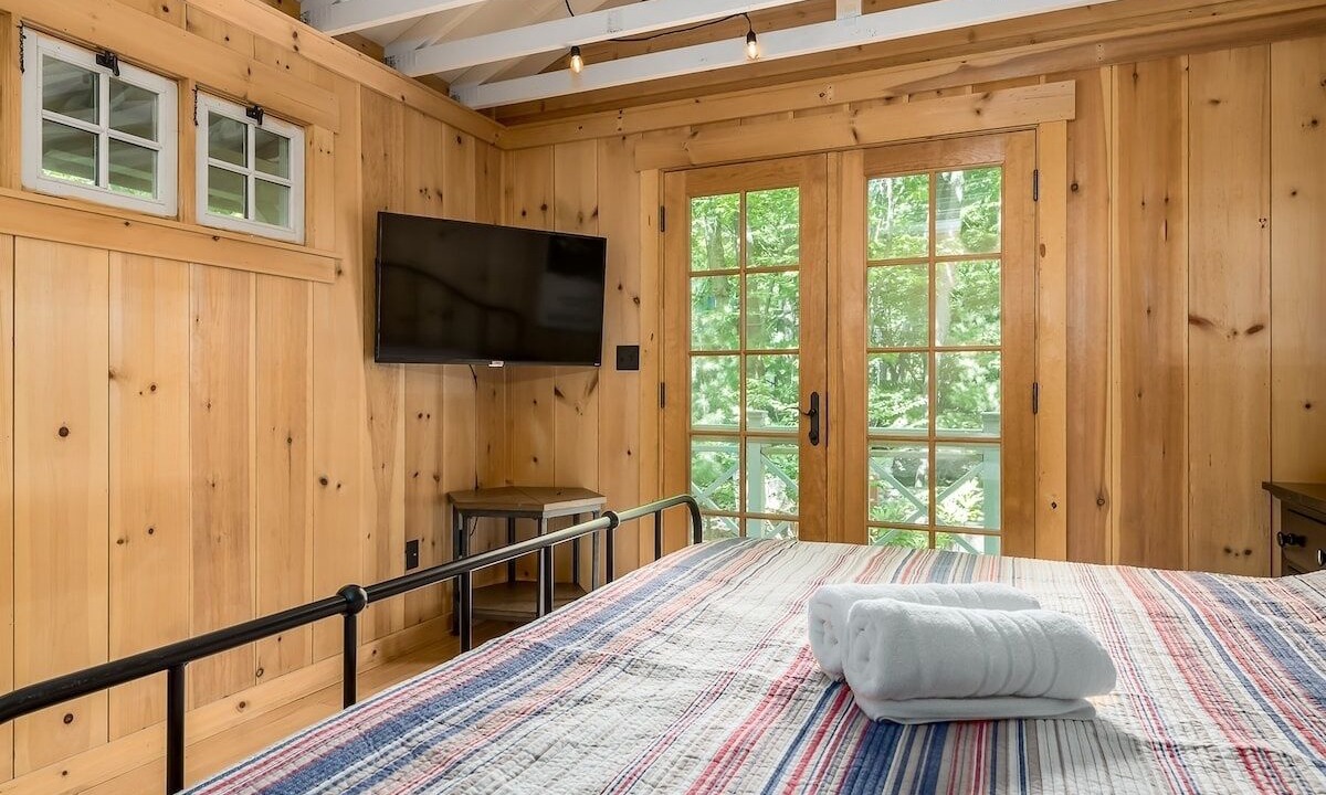 Photo of Bedroom in Saugatuck