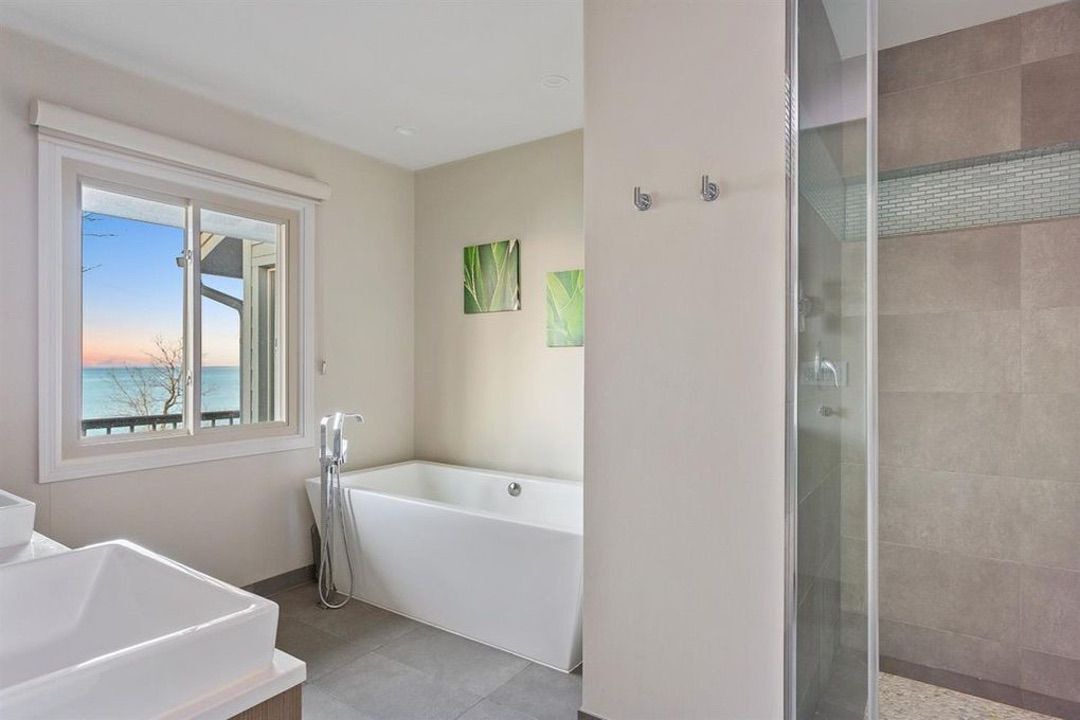 Photo of Bathroom in Beverly Shores