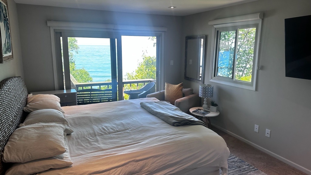 Photo of Bedroom in Beverly Shores