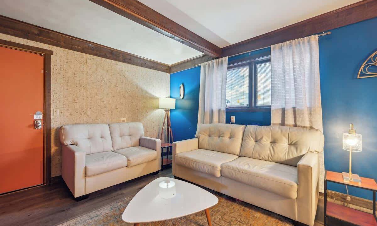 Photo of Livingroom in Lansing