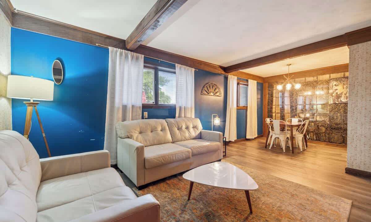 Photo of Livingroom in Lansing