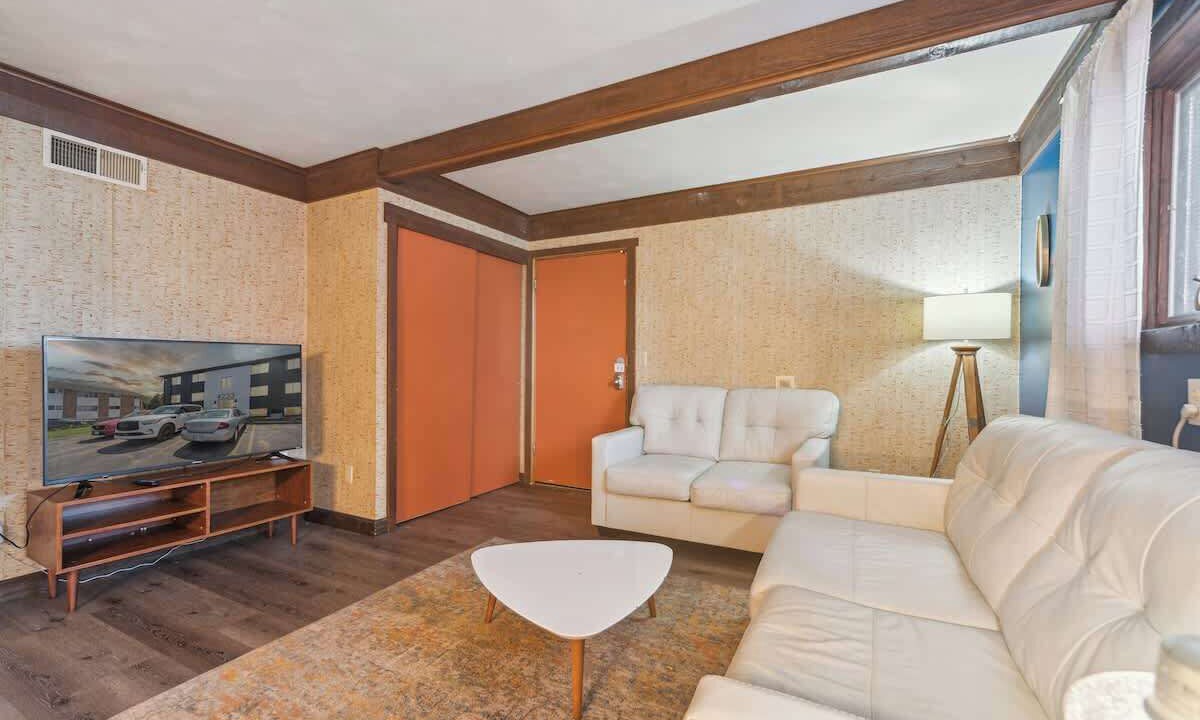 Photo of Livingroom in Lansing