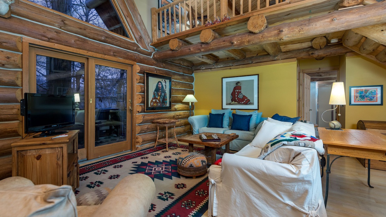 Photo of Livingroom in Covert