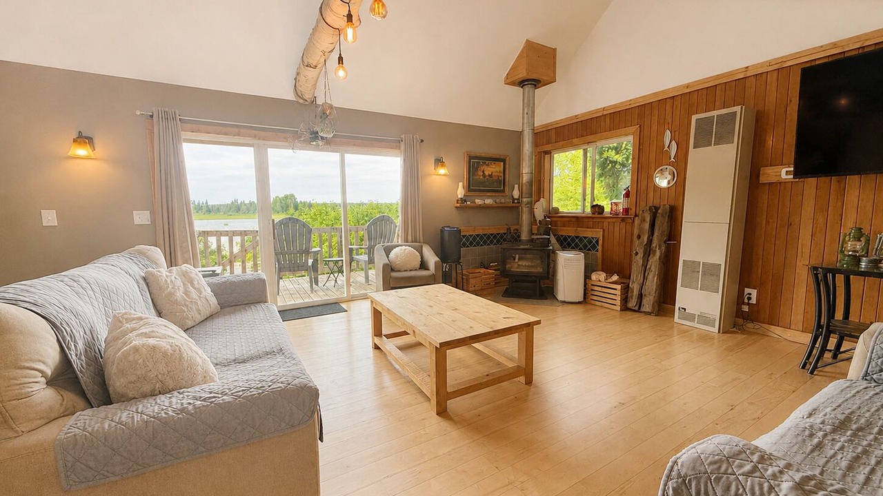 Photo of Livingroom in Drummond Island