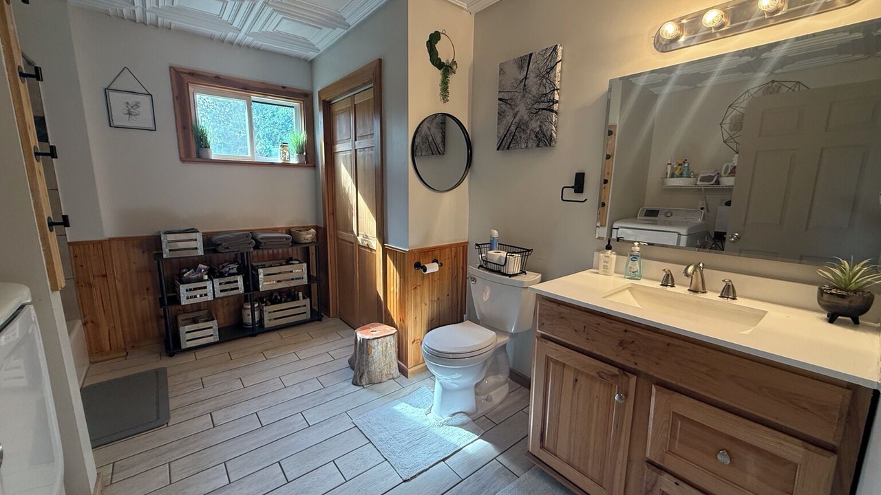 Photo of Bathroom in Drummond Island