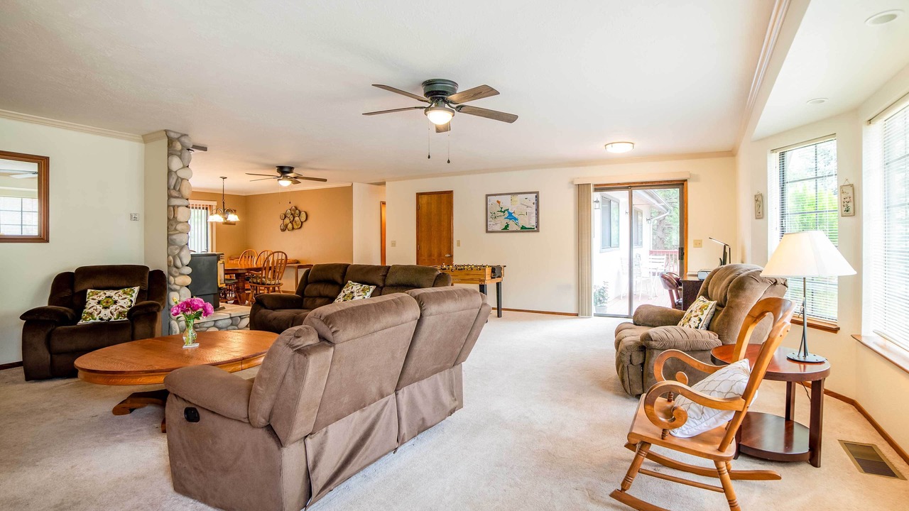 Photo of Livingroom in Groveland
