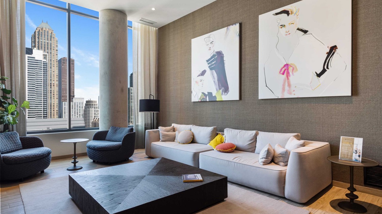 Photo of Livingroom in Near North Side
