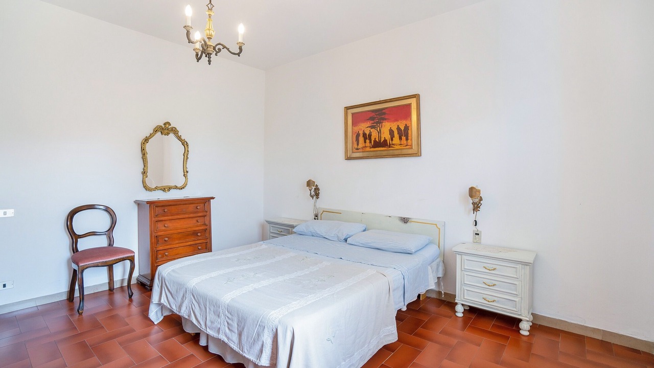 Photo of Bedroom in Luni