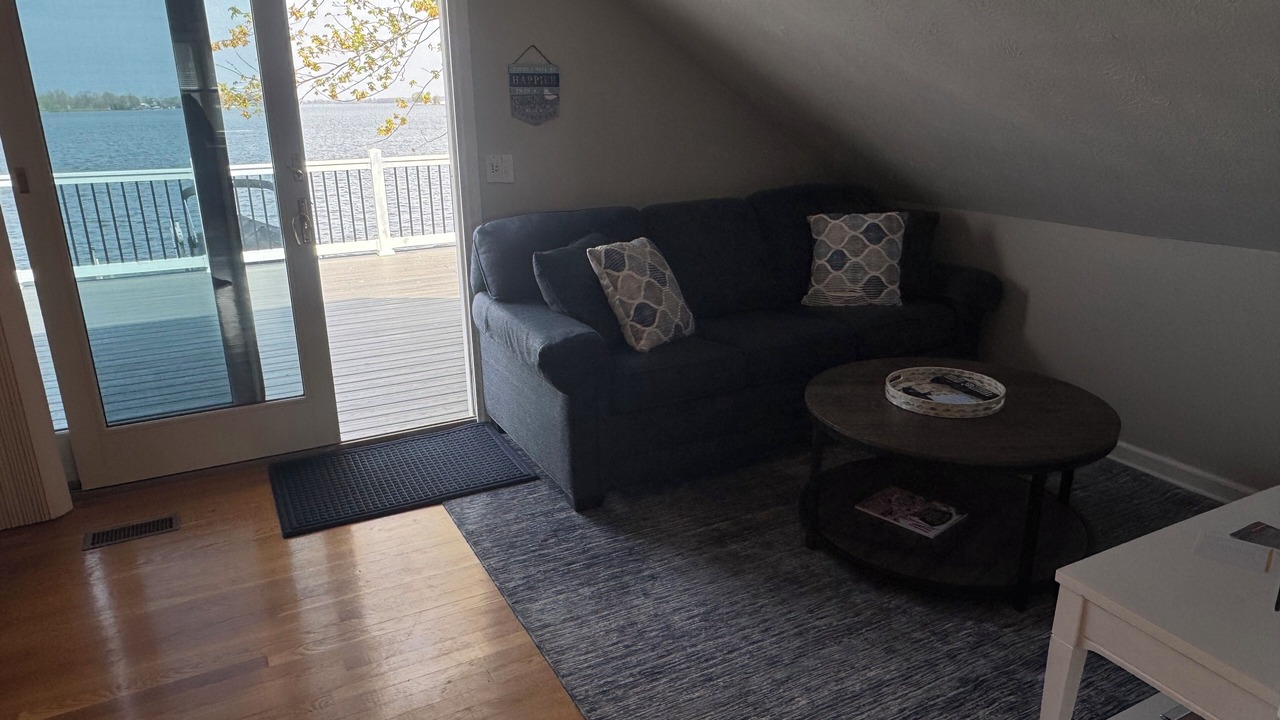 Photo of Livingroom in Russells Point