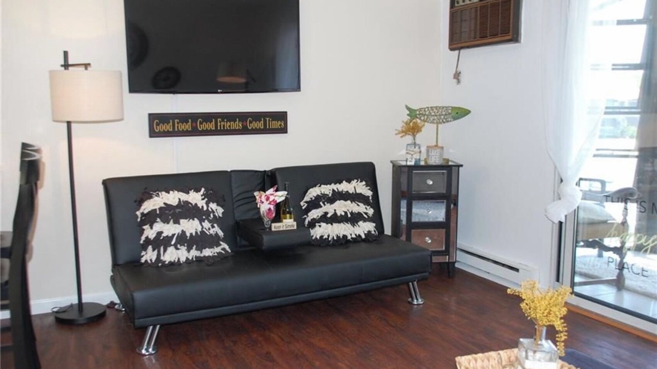 Photo of Livingroom in Oak Harbor