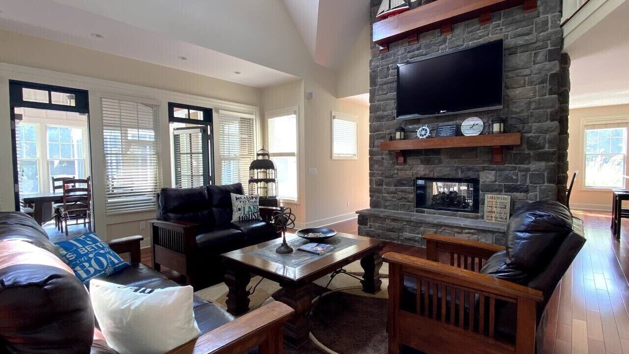 Photo of Livingroom in Grand Beach