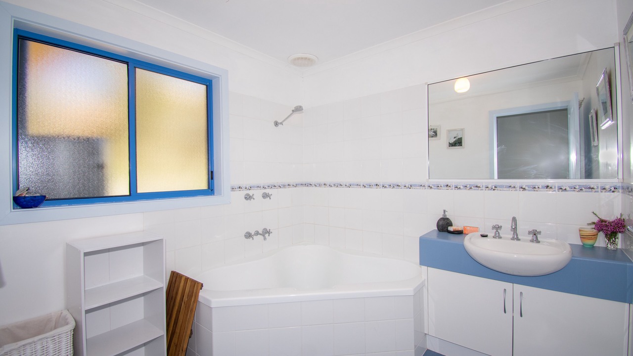 Photo of Bathroom in Lakes Entrance