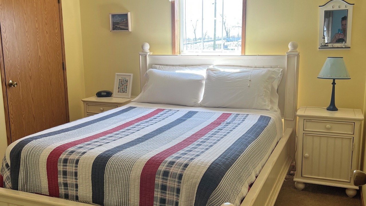 Photo of Bedroom in Oak Harbor