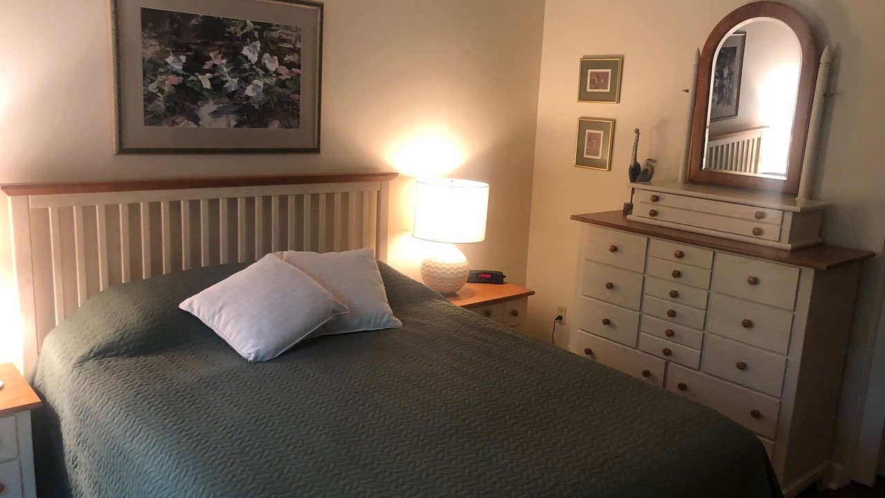 Photo of Bedroom in Maple City