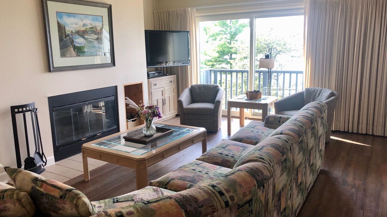 Photo of Bedroom in Maple City