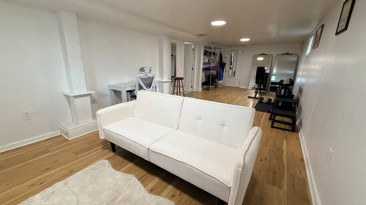 Photo of Livingroom in Bay City