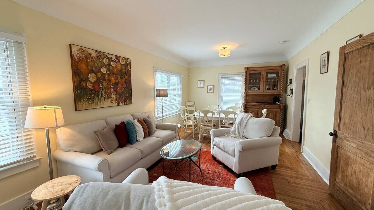 Photo of Livingroom in Bay City