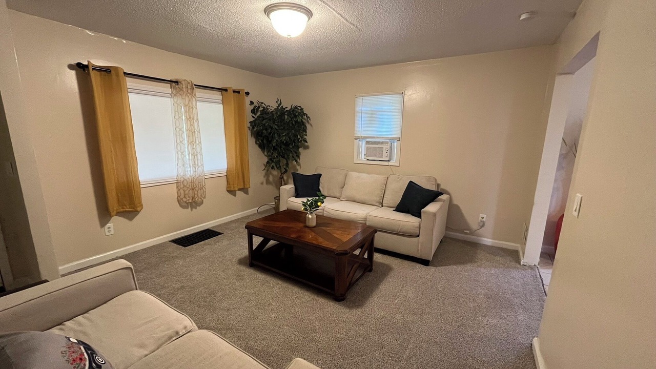 Photo of Livingroom in Lansing