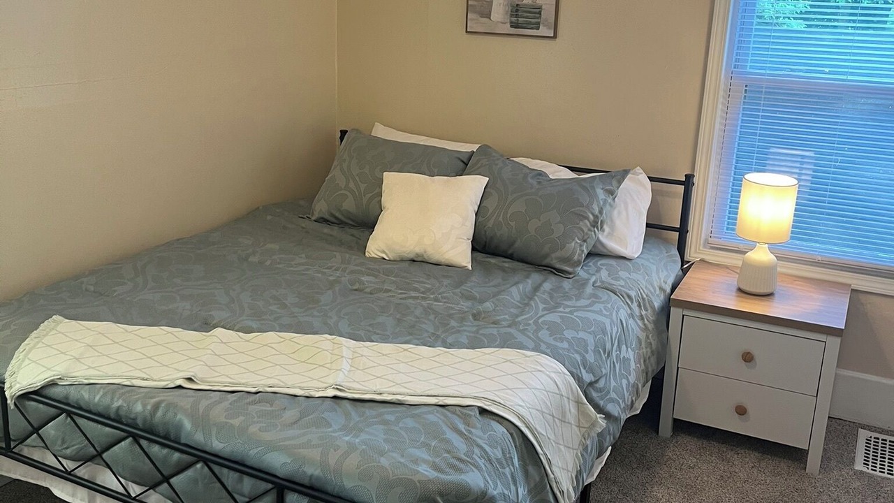 Photo of Bedroom in Lansing