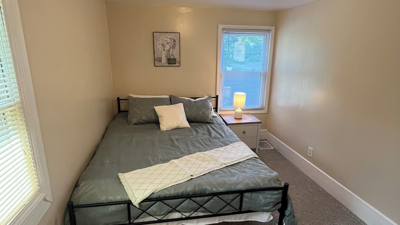 Photo of Bedroom in Lansing