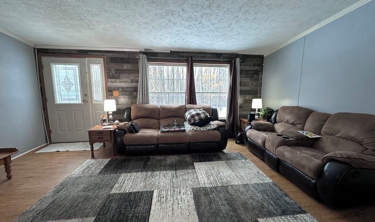 Photo of Livingroom in Higgins Lake