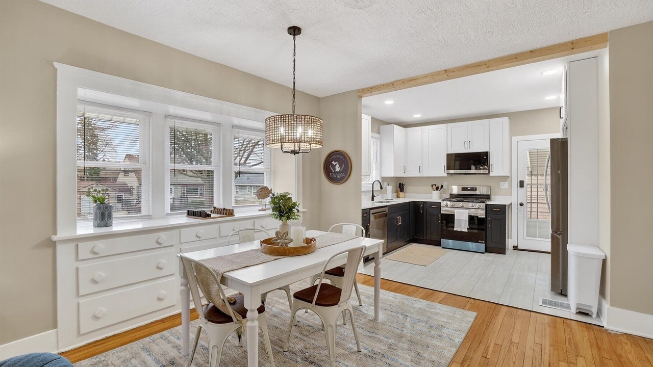 Photo of Livingroom in Lansing