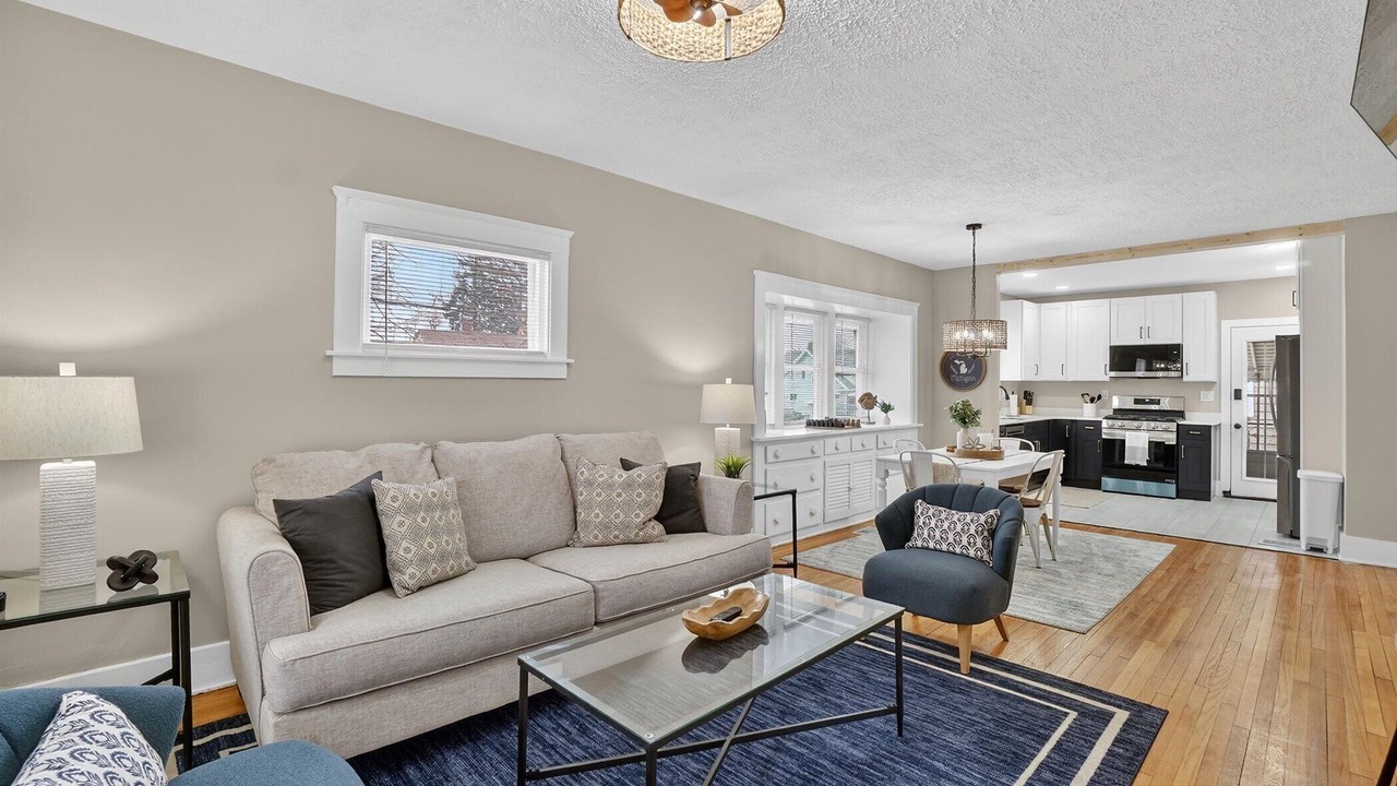 Photo of Livingroom in Lansing