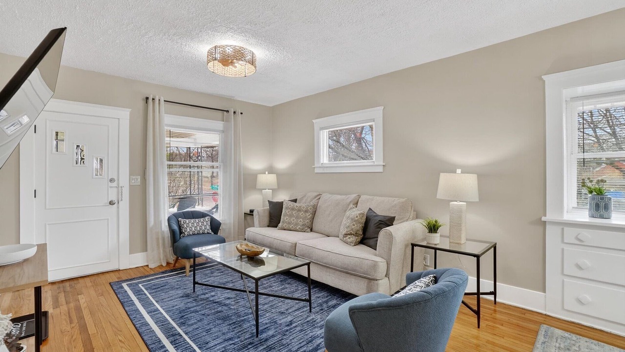 Photo of Livingroom in Lansing
