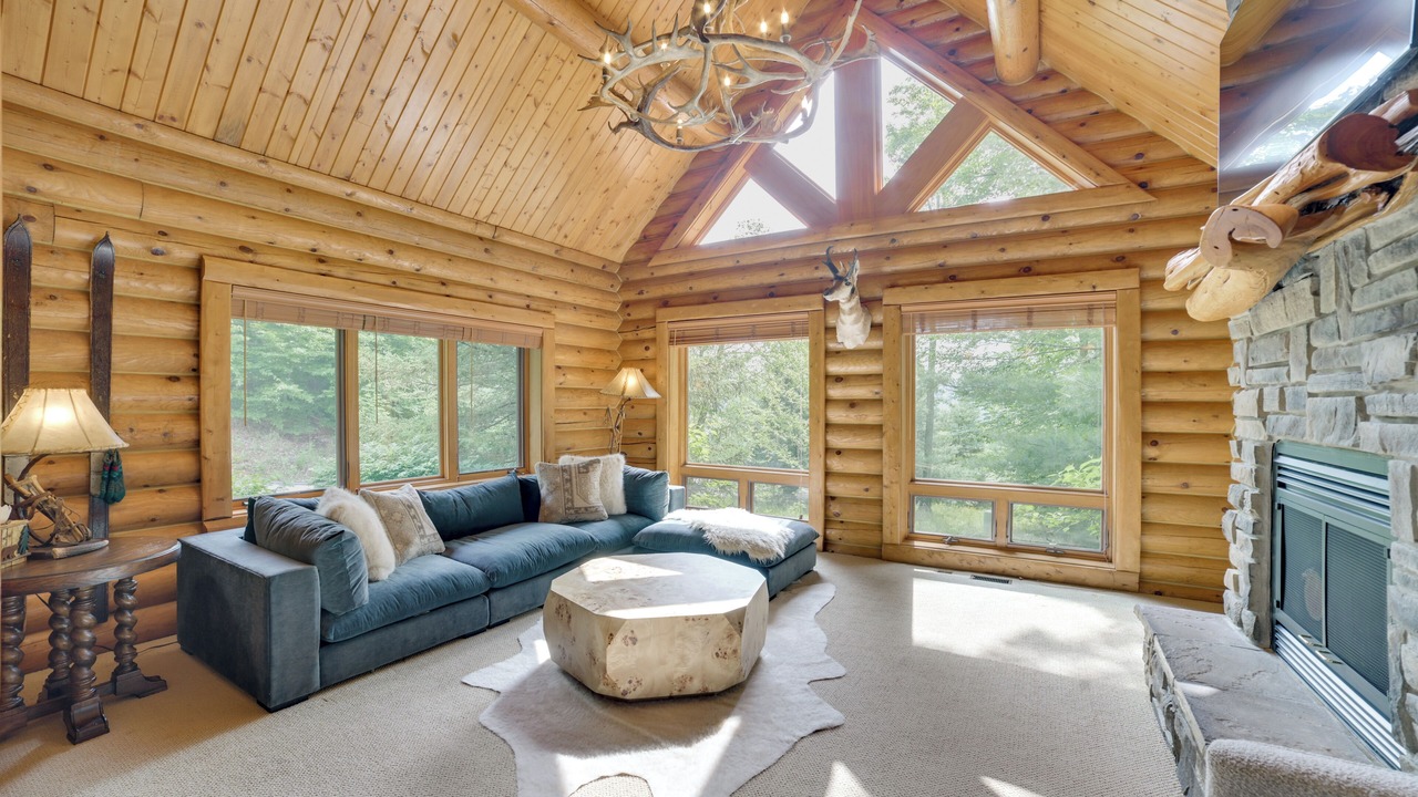 Photo of Livingroom in Harbor Springs