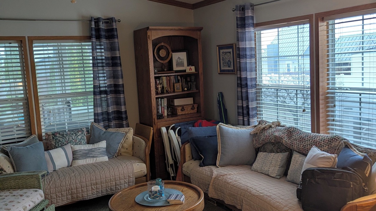 Photo of Livingroom in Oak Harbor