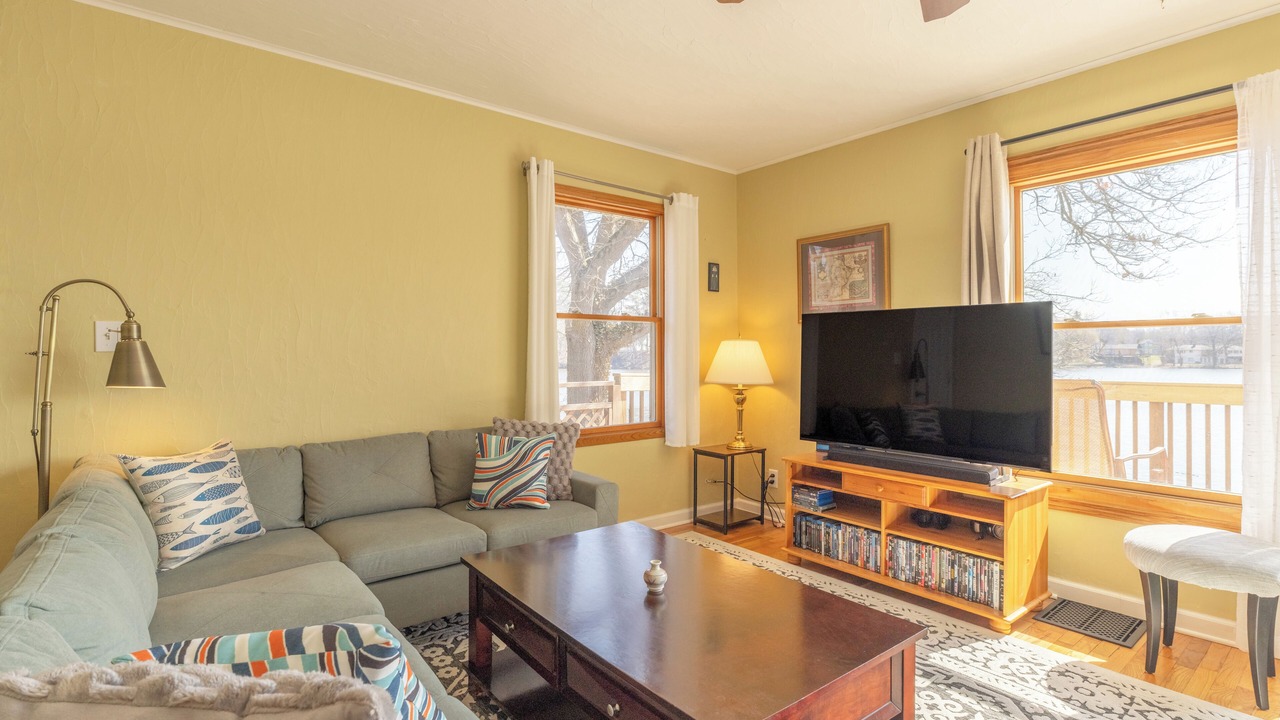 Photo of Livingroom in Paw Paw