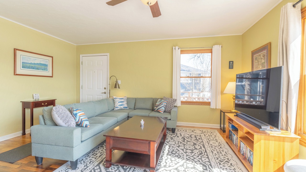 Photo of Livingroom in Paw Paw