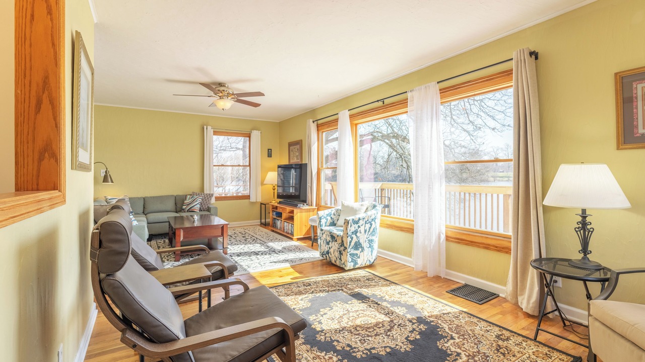 Photo of Livingroom in Paw Paw