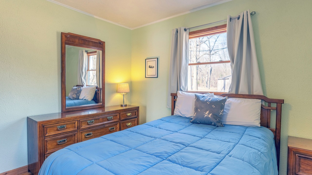 Photo of Bedroom in Paw Paw