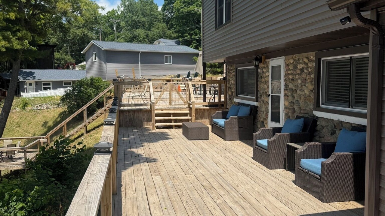 Photo of Patio Balcony in Barnes Lake-Millers Lake