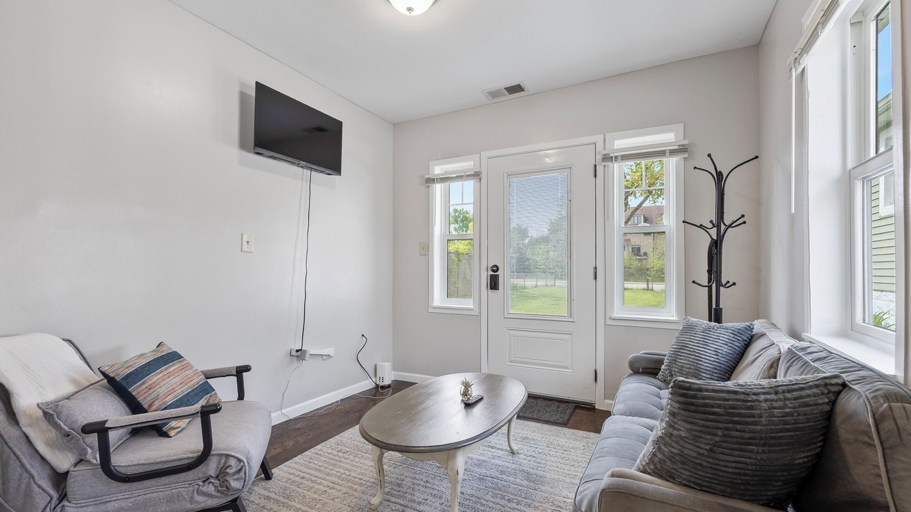 Photo of Livingroom in Westmont