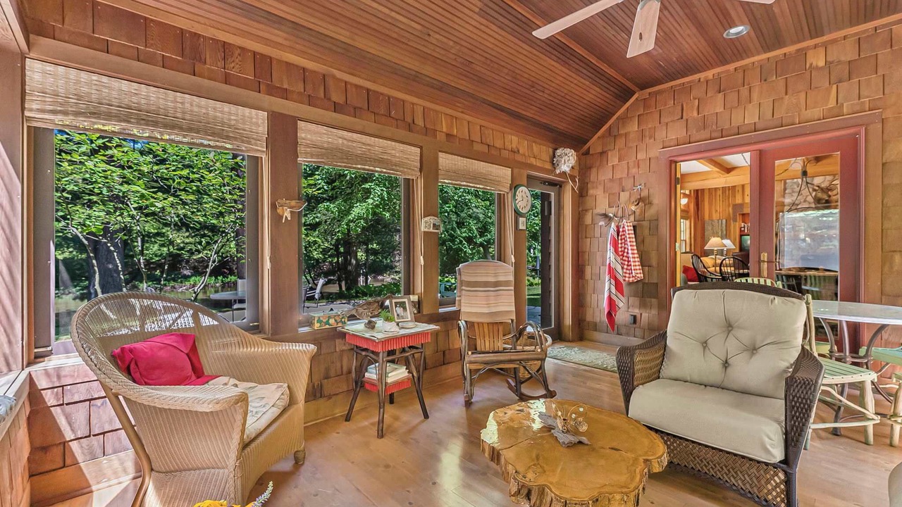 Photo of Livingroom in Glen Arbor