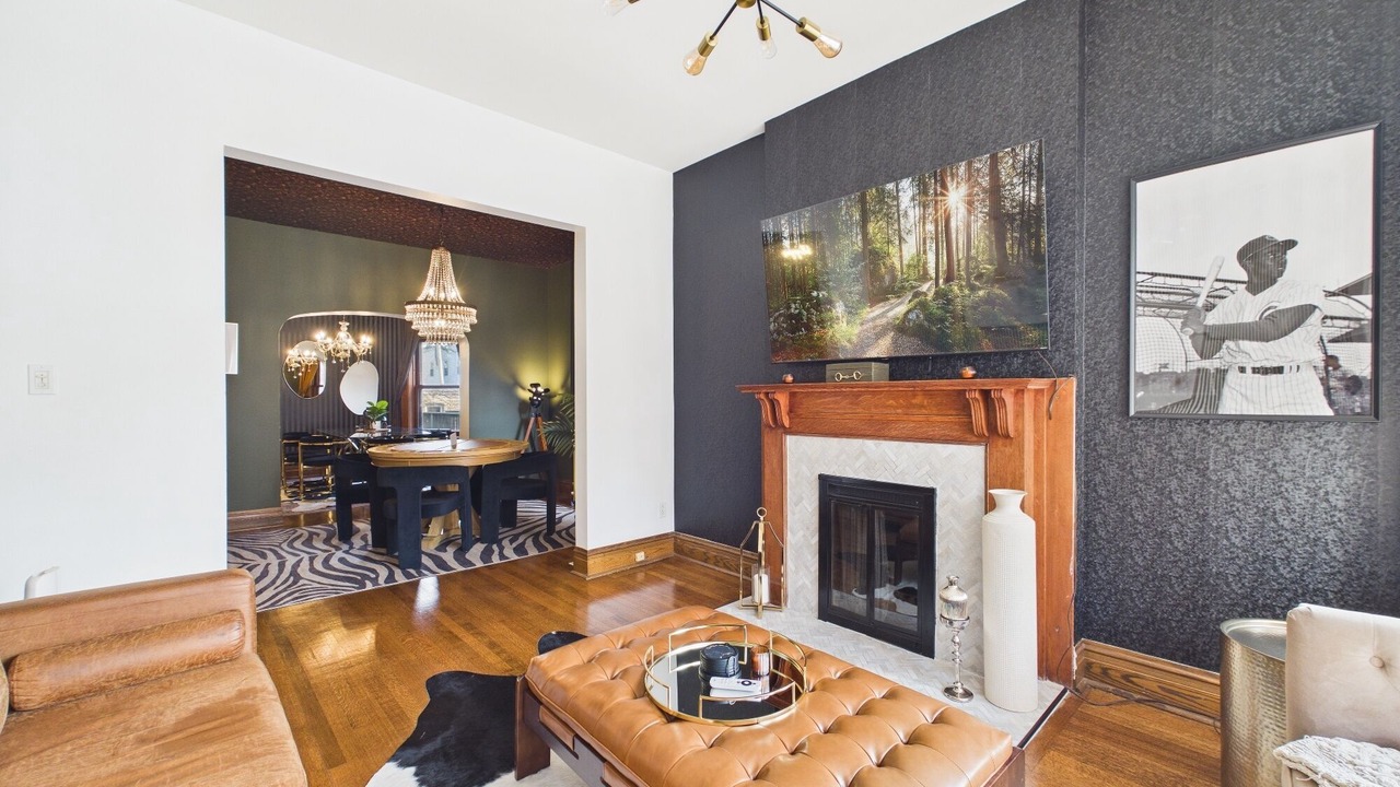 Photo of Livingroom in Wrigleyville