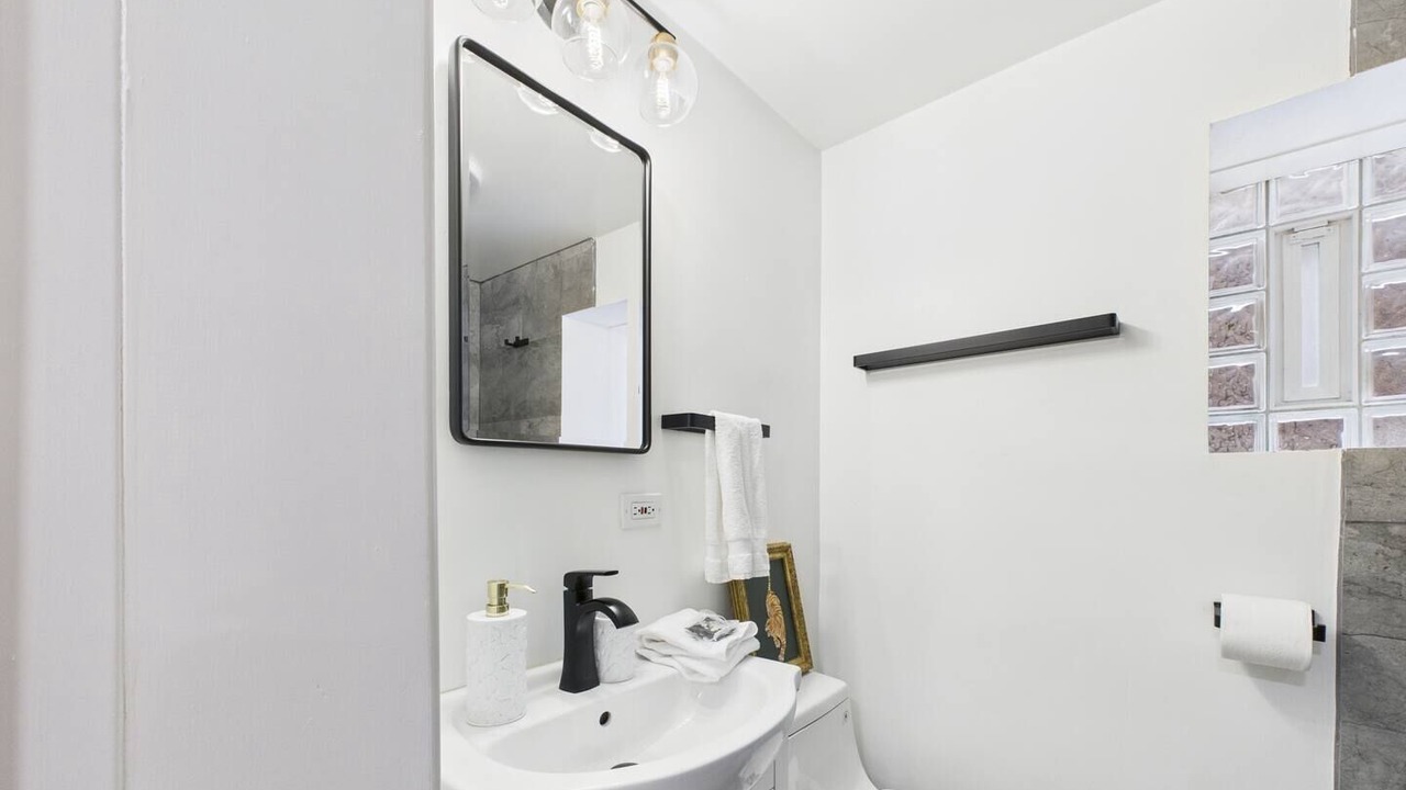 Photo of Bathroom in Wrigleyville