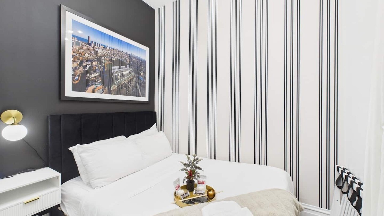 Photo of Bedroom in Wrigleyville