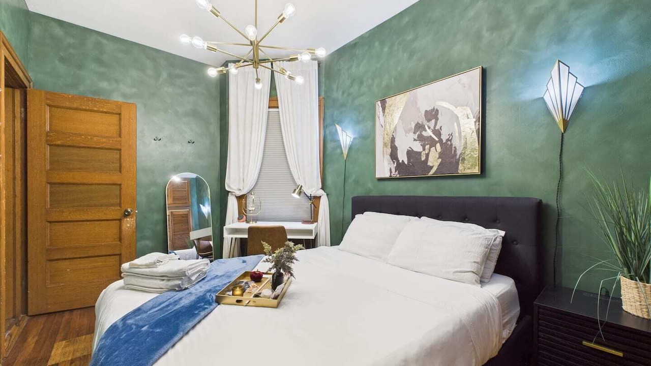 Photo of Bedroom in Wrigleyville