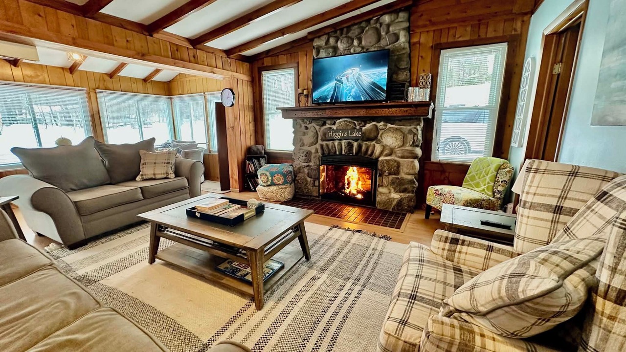 Photo of Livingroom in Higgins Lake