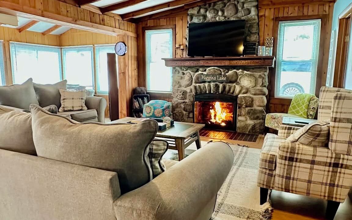 Photo of Livingroom in Higgins Lake
