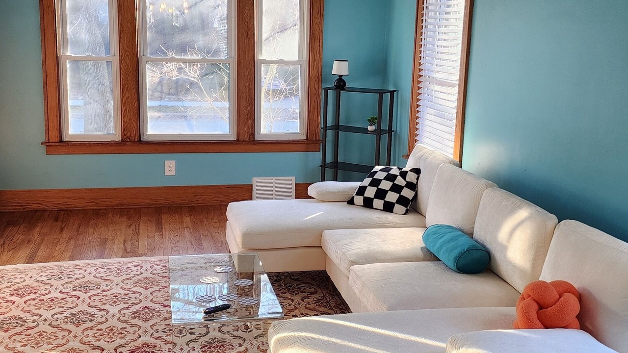 Photo of Livingroom in Lansing