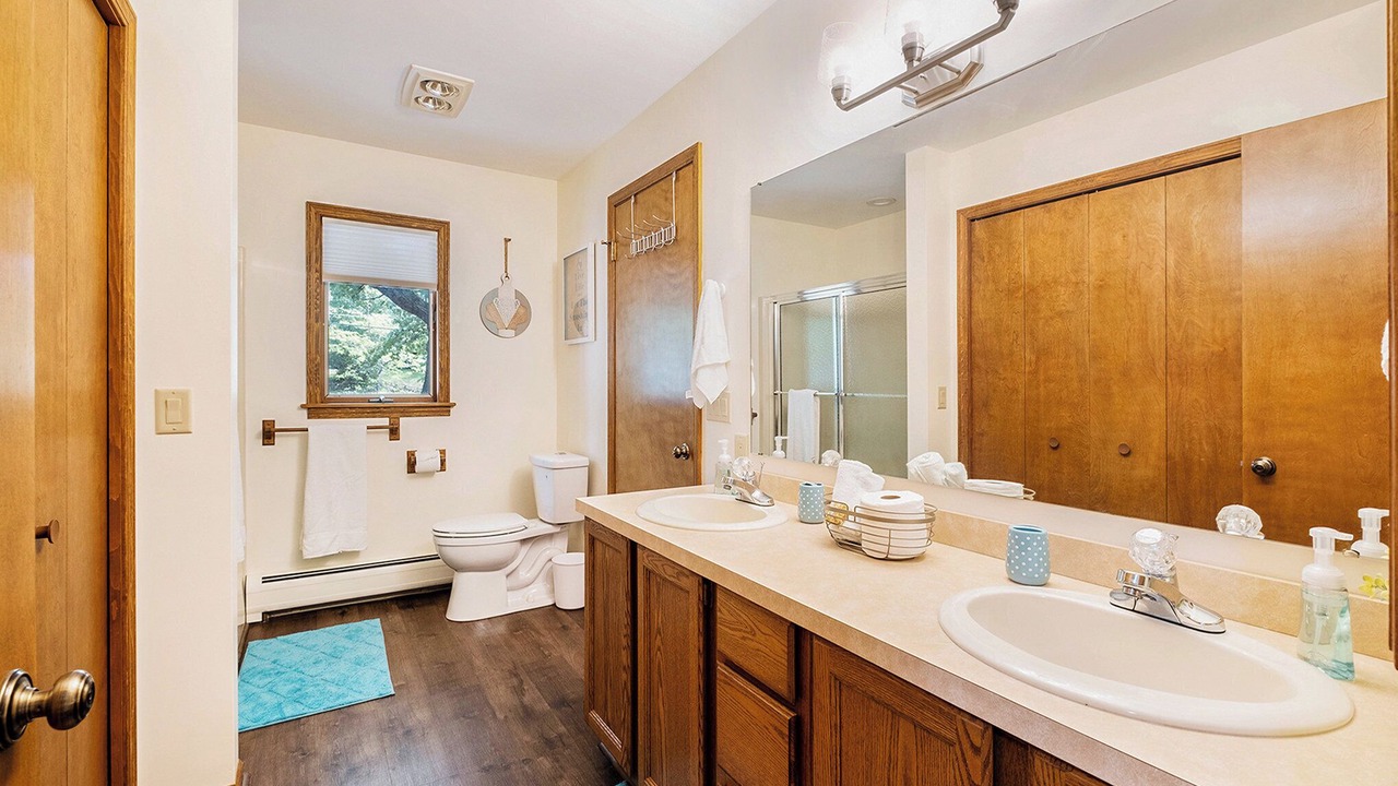 Photo of Bathroom in Pigeon